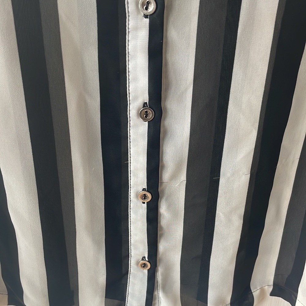 Women’s petite pin black and off white striped sleeveless shirt. TopShop! - Picture 6 of 6